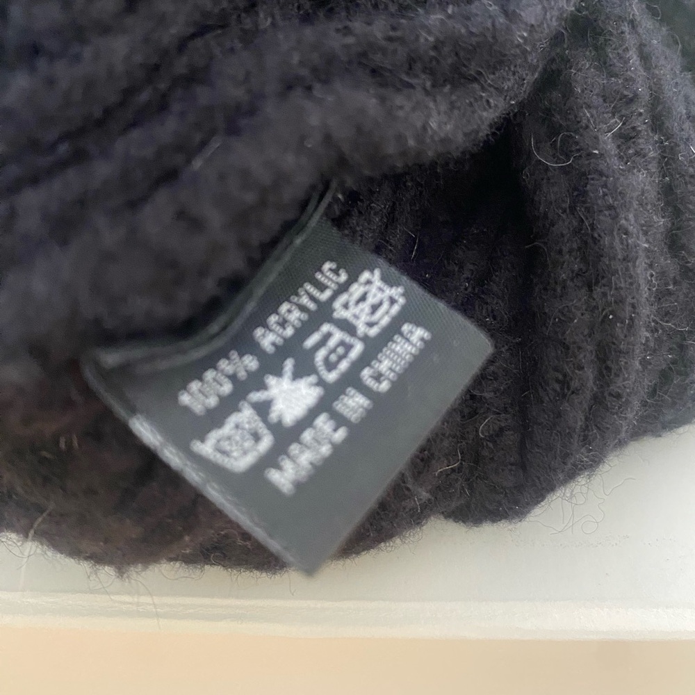 Robin Ruth Black Knit Beanie with Pom-Pom - Picture 4 of 9